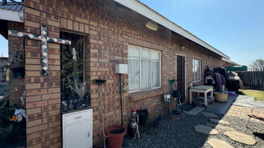 2 Bedroom Property for Sale in De Beers Northern Cape